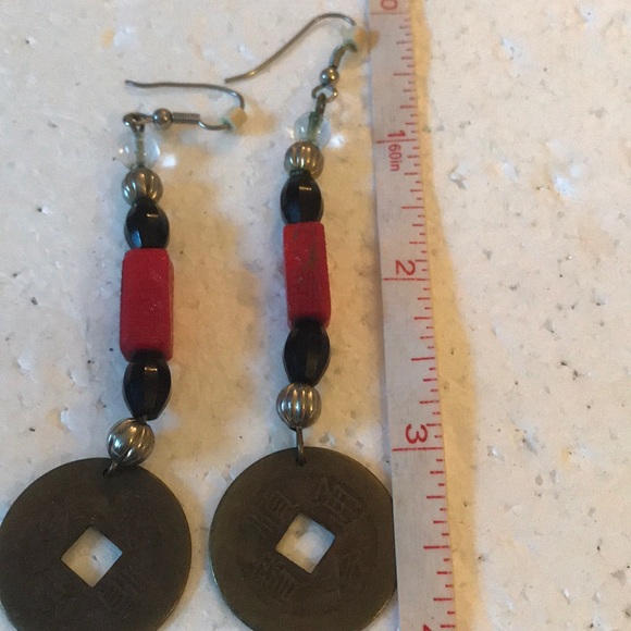Vintage Asian coin and engraved beads earring - Picture 5 of 6